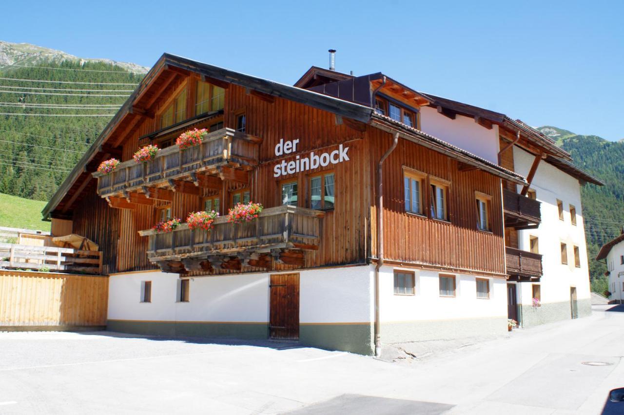 Pension Der Steinbock - Das 300 Jahre Alte Bauernhaus - Tirol Sankt Anton am Arlberg Exterior foto